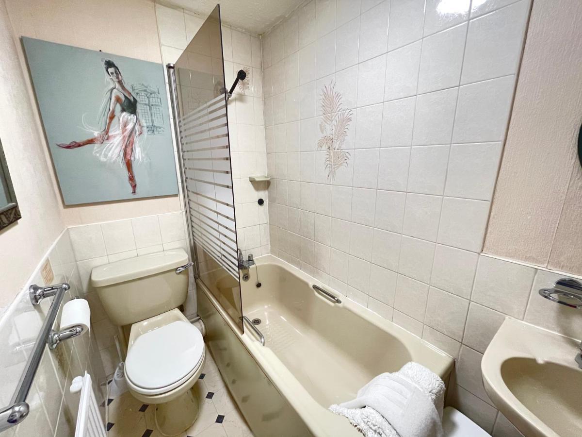 White Court 4* Llandudno
