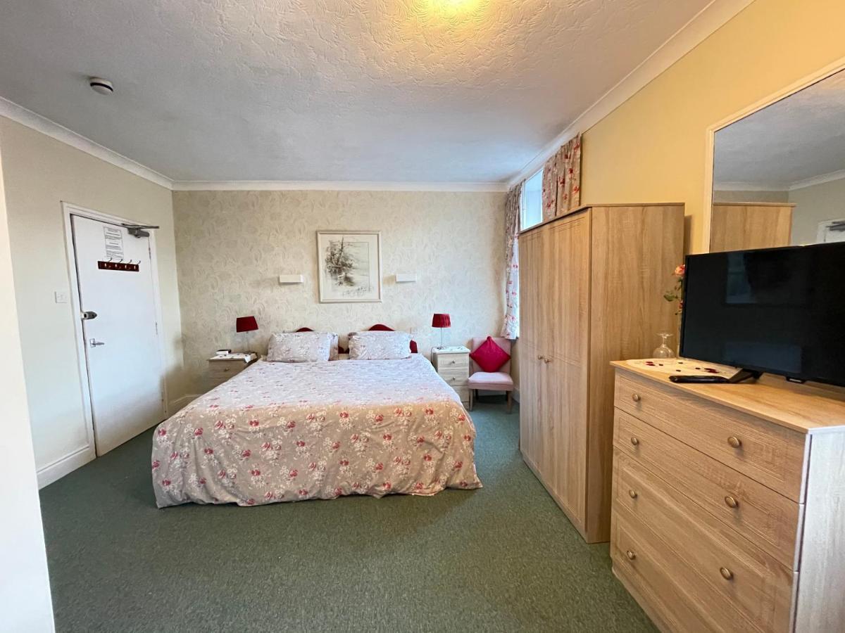 White Court Bed & Breakfast 4*