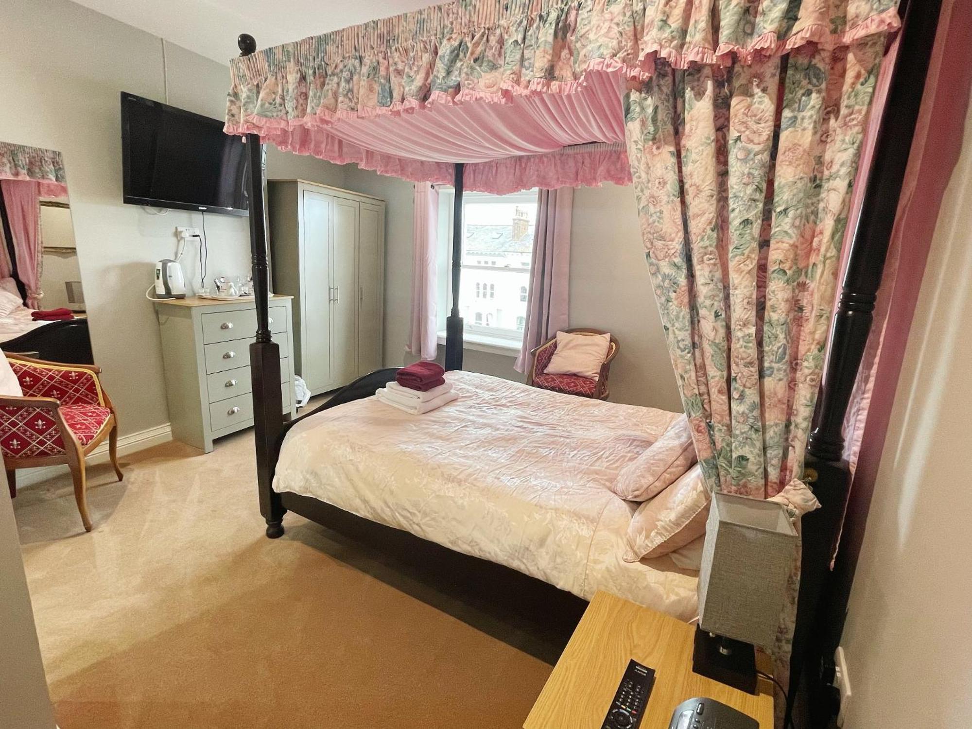 Bed & Breakfast White Court 4*